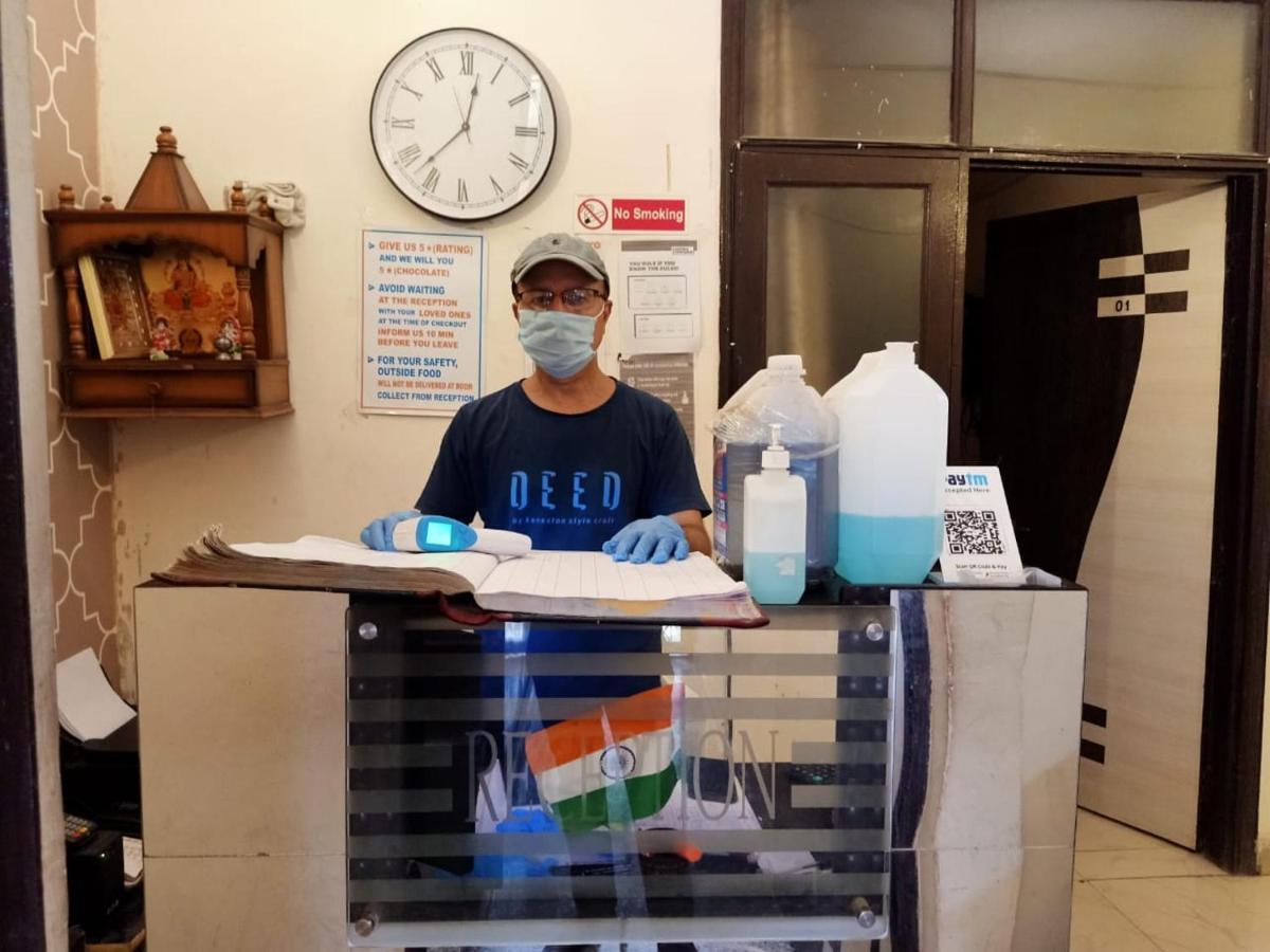 Oyo Triage Home Stay Нойда Экстерьер фото