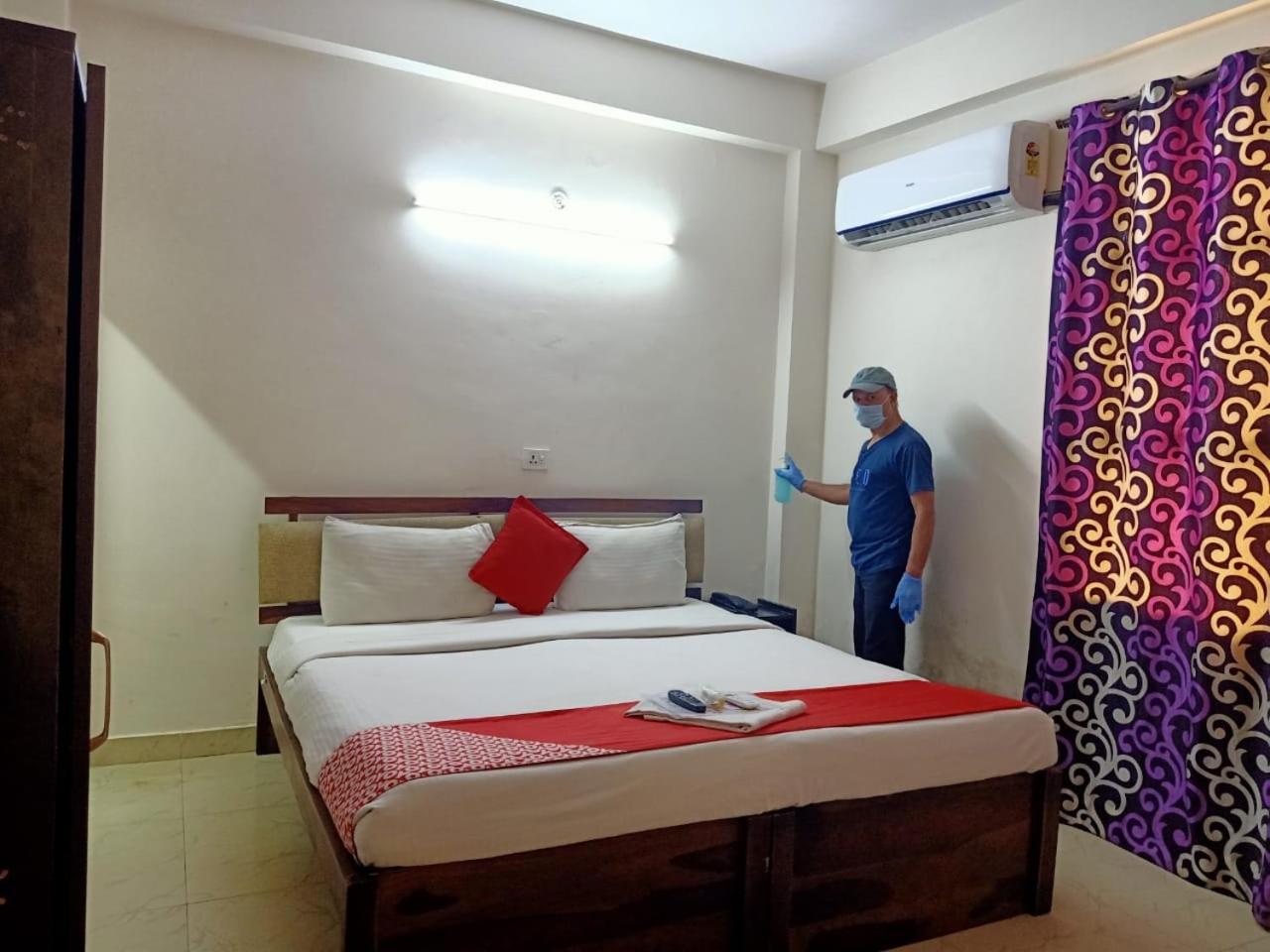 Oyo Triage Home Stay Нойда Экстерьер фото