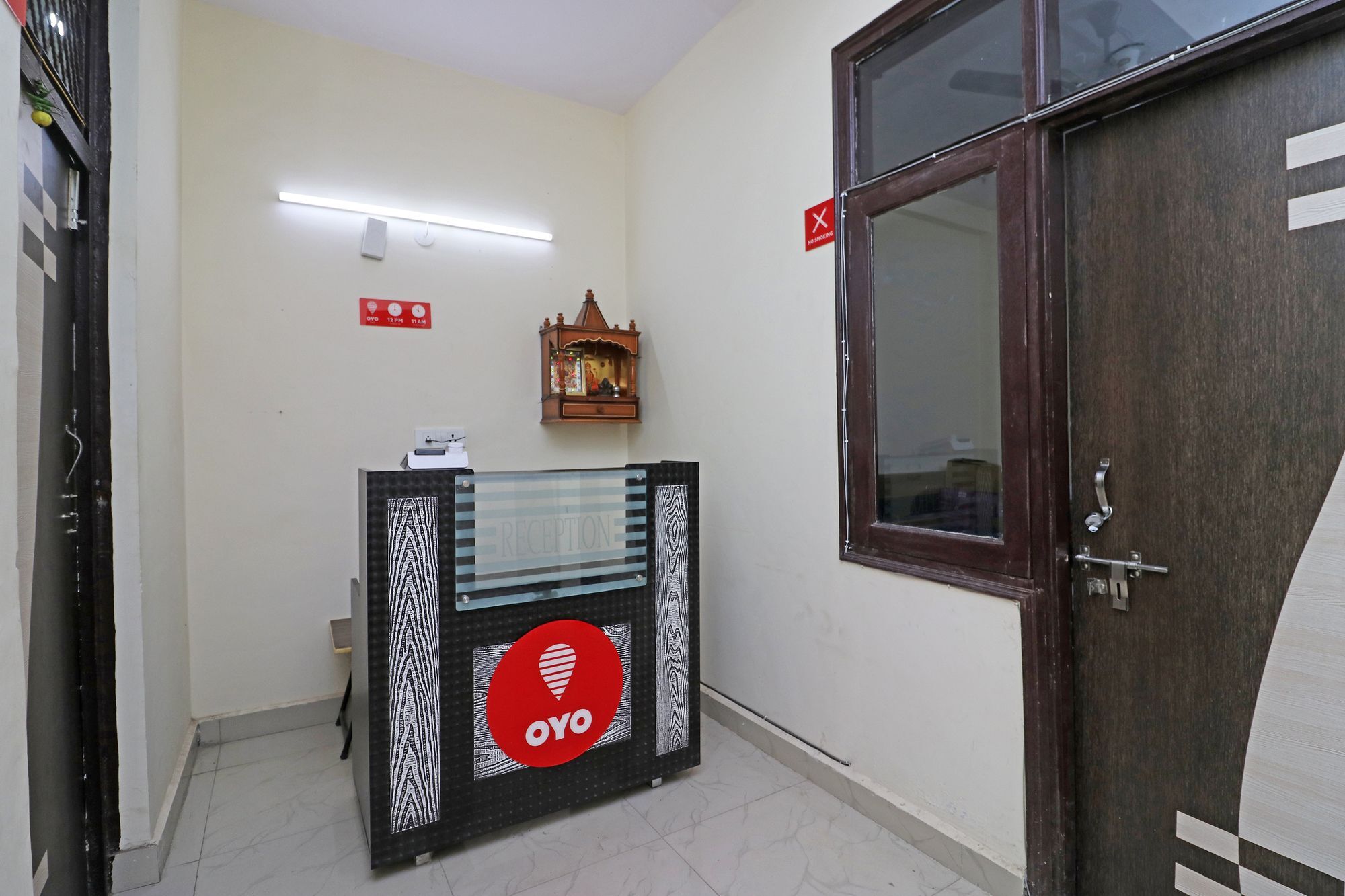 Oyo Triage Home Stay Нойда Экстерьер фото